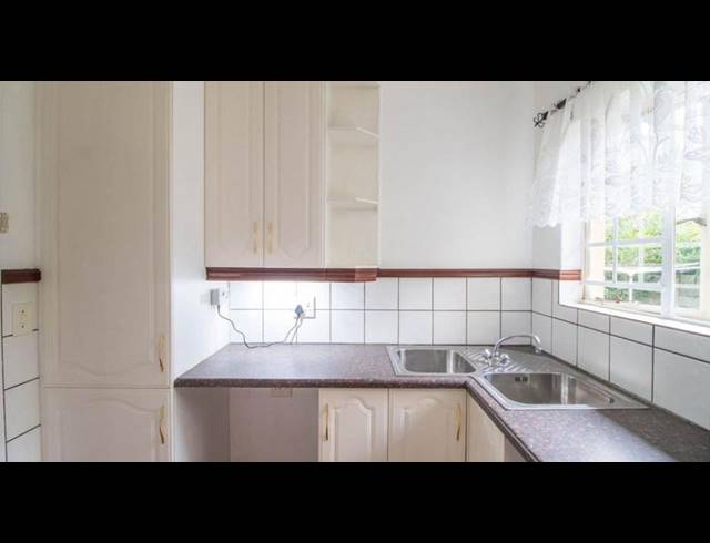 4 BEDROOM HOUSE FOR SALE IN VAN RIEBEECK PARK